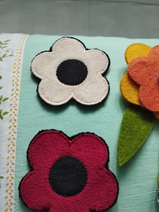 Adornos textiles florales