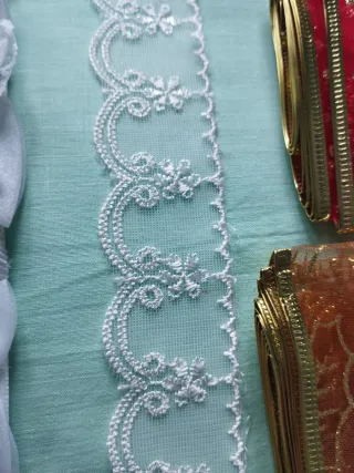 Adornos textiles florales