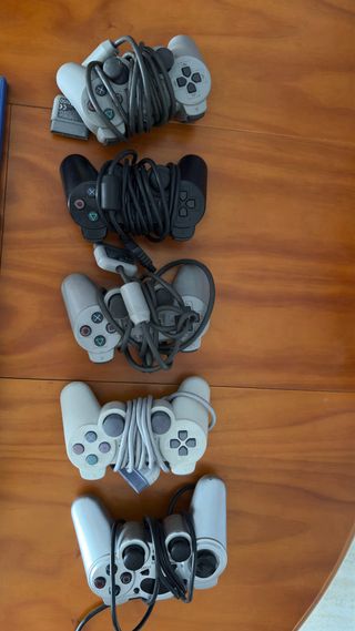 Lote PS2: 6 Juegos y 5 Mandos