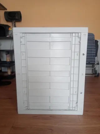 Armario de resina gris y blanco.  4 uni. disponibl