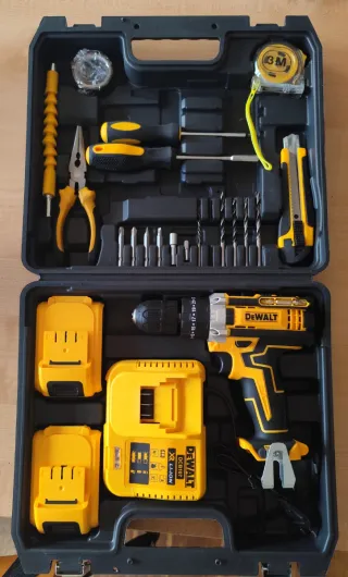 Taladro  con accesorios,no es original, LEER BIEN.