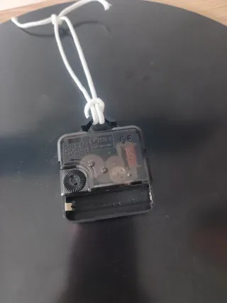 Reloj de pared matemático negro