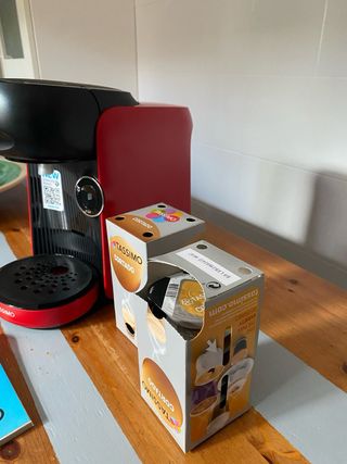 Cafetera Tassimo Bosch Negra y roja