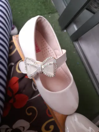 Zapatos niña talla 31 con lazo pedrería