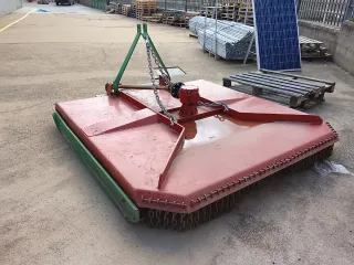 Desbrozadora de cadenas roja