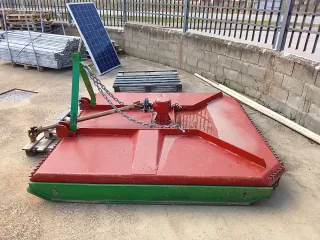 Desbrozadora de cadenas roja