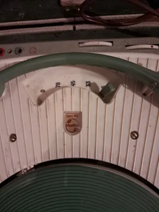 Tocadiscos Antiguo con Discos de Regalo