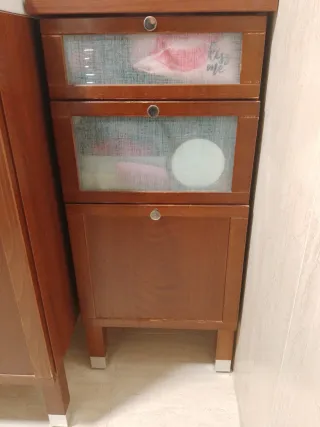 Armario bajo de baño madera y cristal