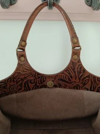 Bolso piel repujado estilo Loewe