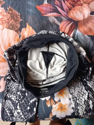 Mallas Nike Running Estampado Serpiente Talla M