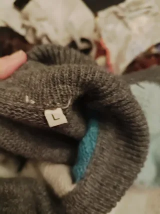 Jersey cuello alto gris y turquesa talla L y sudad