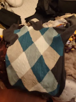 Jersey cuello alto gris y turquesa talla L y sudad