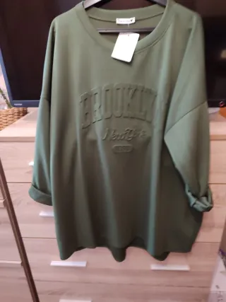 Jersey cuello alto gris y turquesa talla L y sudad