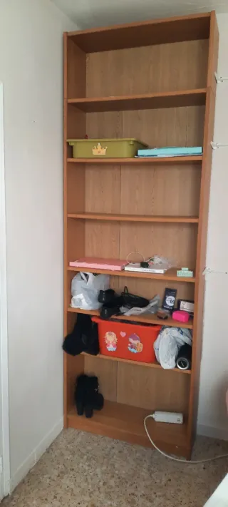 Estantería de madera