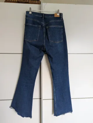 Pantalón vaquero flare Bershka azul