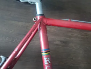 Bicicleta de carretera ROMANI roja