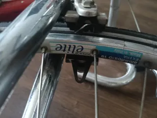 Bicicleta de carretera ROMANI roja