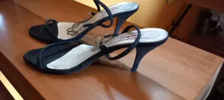 Sandalias con cadena de pedrería. Talla 40. MariSa