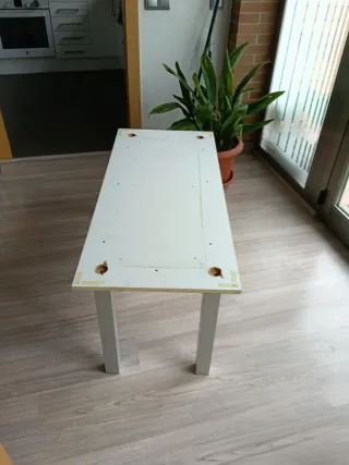 Mesa de madera para adaptar.