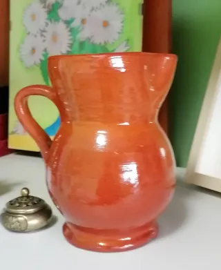 Jarra de barro rústica