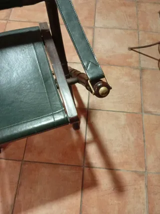 Silla de director de cuero y madera