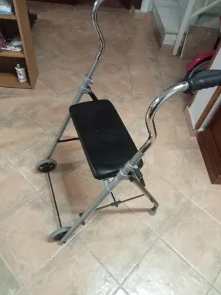 Andador/Caminador con asiento y ruedas