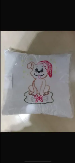 Cuscino ricamato a mano cagnolino nuovo