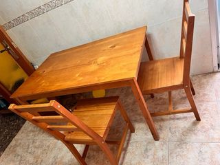 Mesa de cocina de madera con 4 sillas