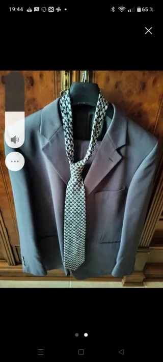 Traje de caballero gris con corbata