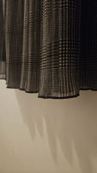 Falda midi plisada Zara