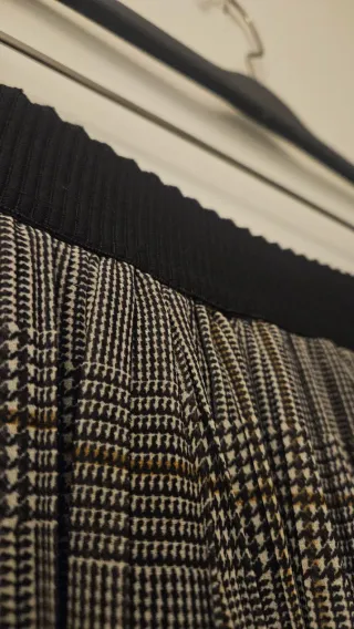 Falda midi plisada Zara