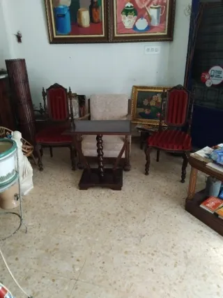 Mesa auxiliar antigua de madera