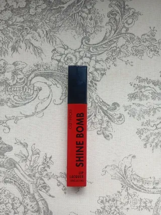 Labial Catrice Shine Bomb Rojo