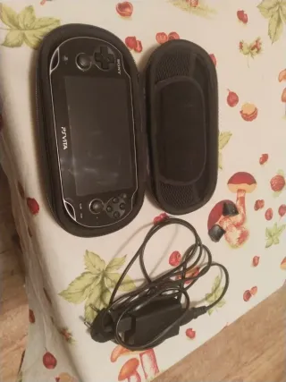 Sony PS Vita Negra + Funda +cargador muy buen esta