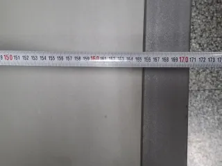 Mesa de oficina de madera en forma de L