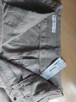 Pantalón fluido recto Stradivarius beige T36