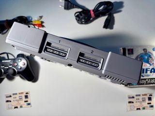 PlayStation 1 + FIFA 2001 Completa