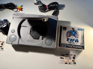 PlayStation 1 + FIFA 2001 Completa