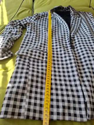 Chaqueta Mango cuadros blanco y negro