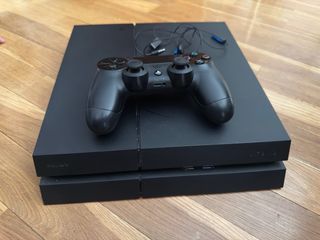 Consola Sony PS4 Negra + Mando
