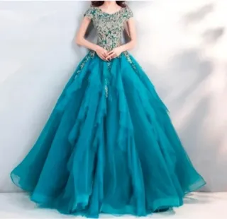 Vestido de fiesta largo con Falda a capas