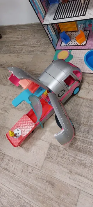 Casa y caravana de muñecas