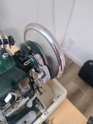 Máquina de coser Refrey Cl317