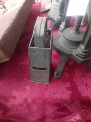 Rallador de metal antiguo