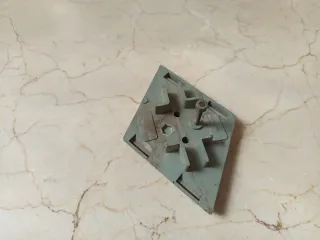 Emblema anagrama de Renault. Años 50.Autentico