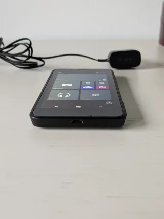 Nokia Lumia 635 con cargador original