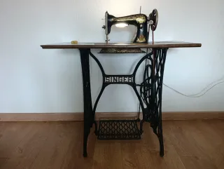 Máquina de coser Singer antigua