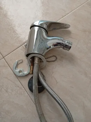 Lote Grifo lavabo y bidé metal plateado