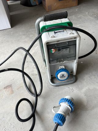 Quadro cantiere con cavo e presa