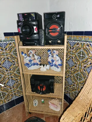 Juego de mimbre: sillón y mesa